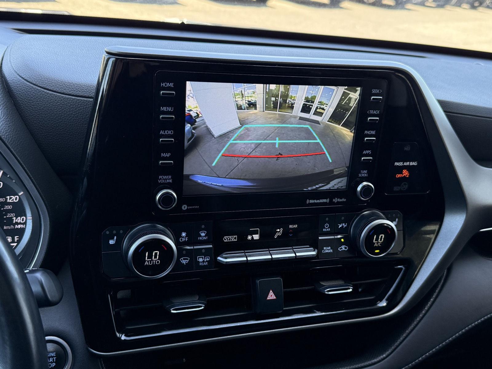 2021 Toyota Highlander XLE photo 26