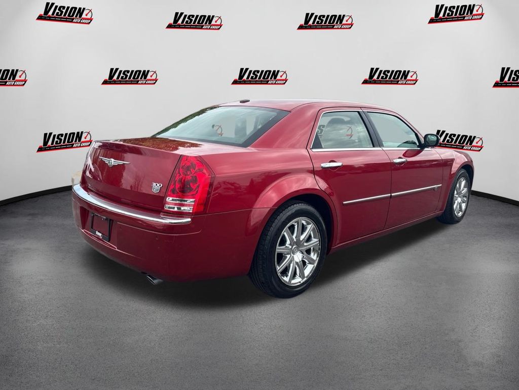2010 Chrysler 300 C photo 2