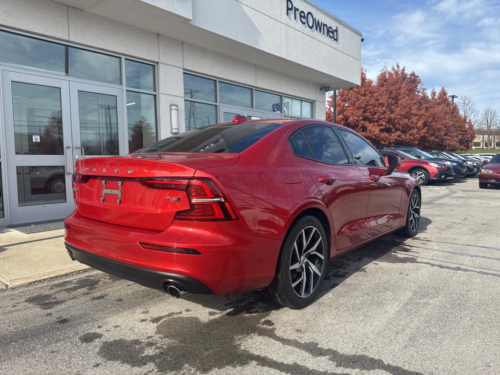 2019 Volvo S60 T6 Momentum photo 3