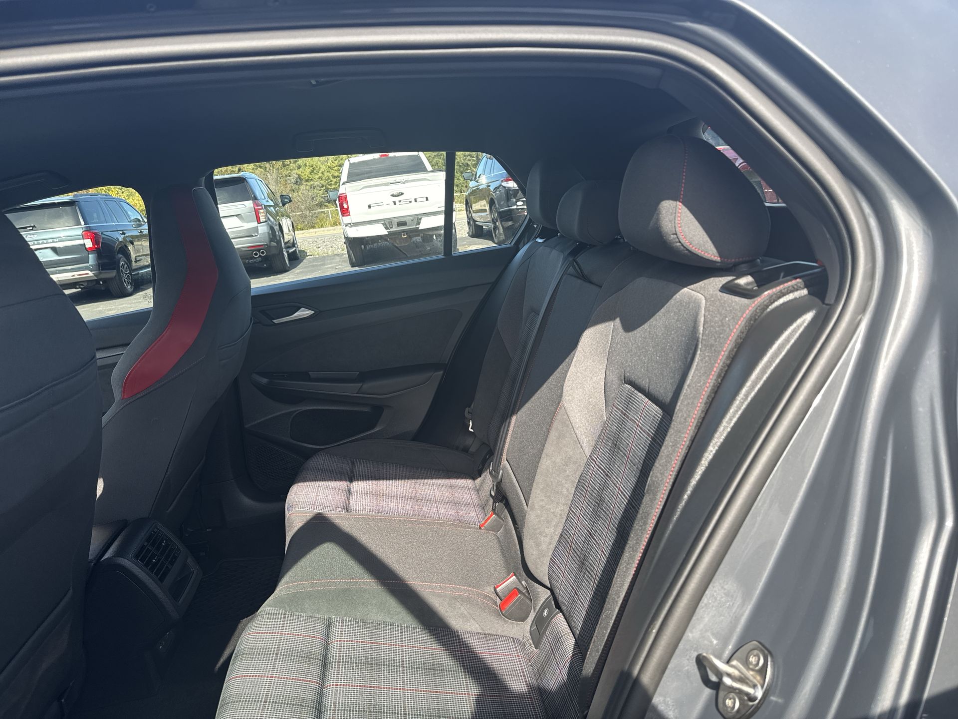 2024 Volkswagen Golf GTI 380 S photo 4