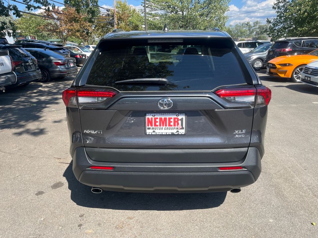 2024 Toyota RAV4 XLE photo 5