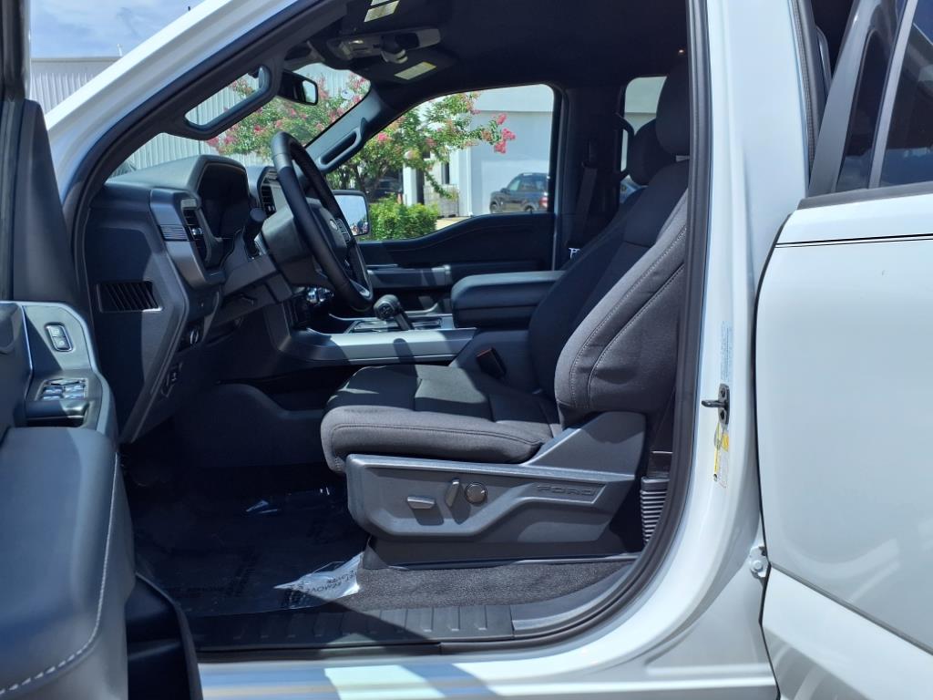 2025 Ford F-150 XLT photo 12