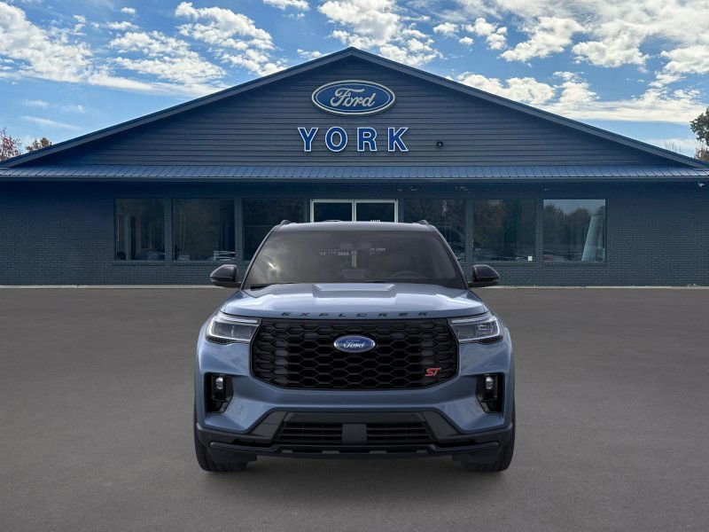 2025 Ford Explorer ST photo 4