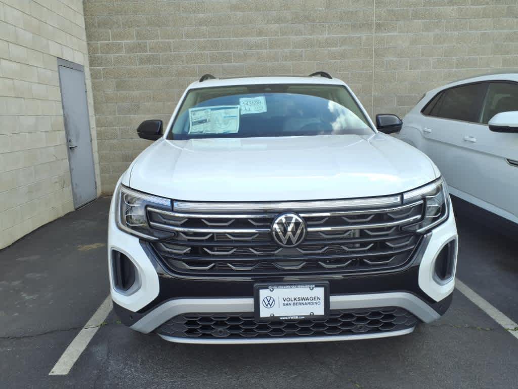 2025 Volkswagen Atlas Peak Edition SE photo 2