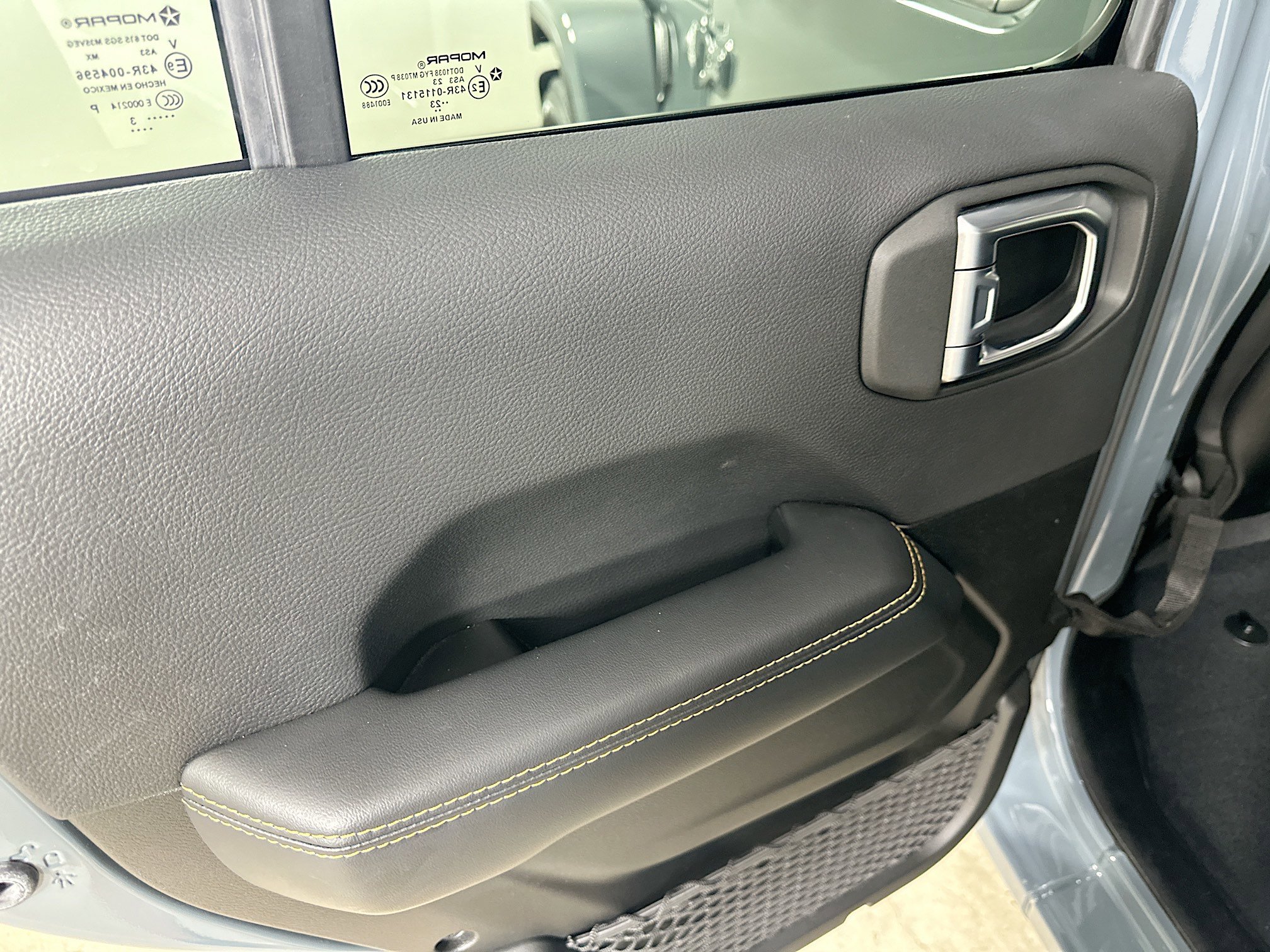 2024 Jeep Wrangler Sahara photo 30