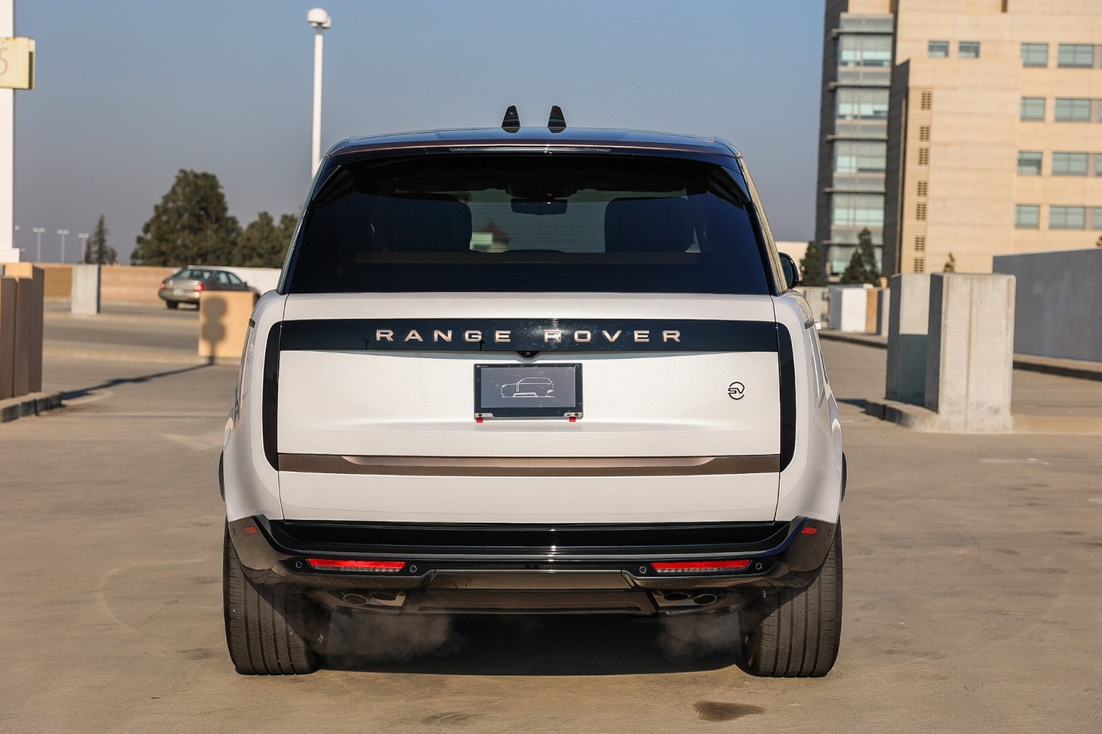 2025 Land Rover Range Rover SV photo 5