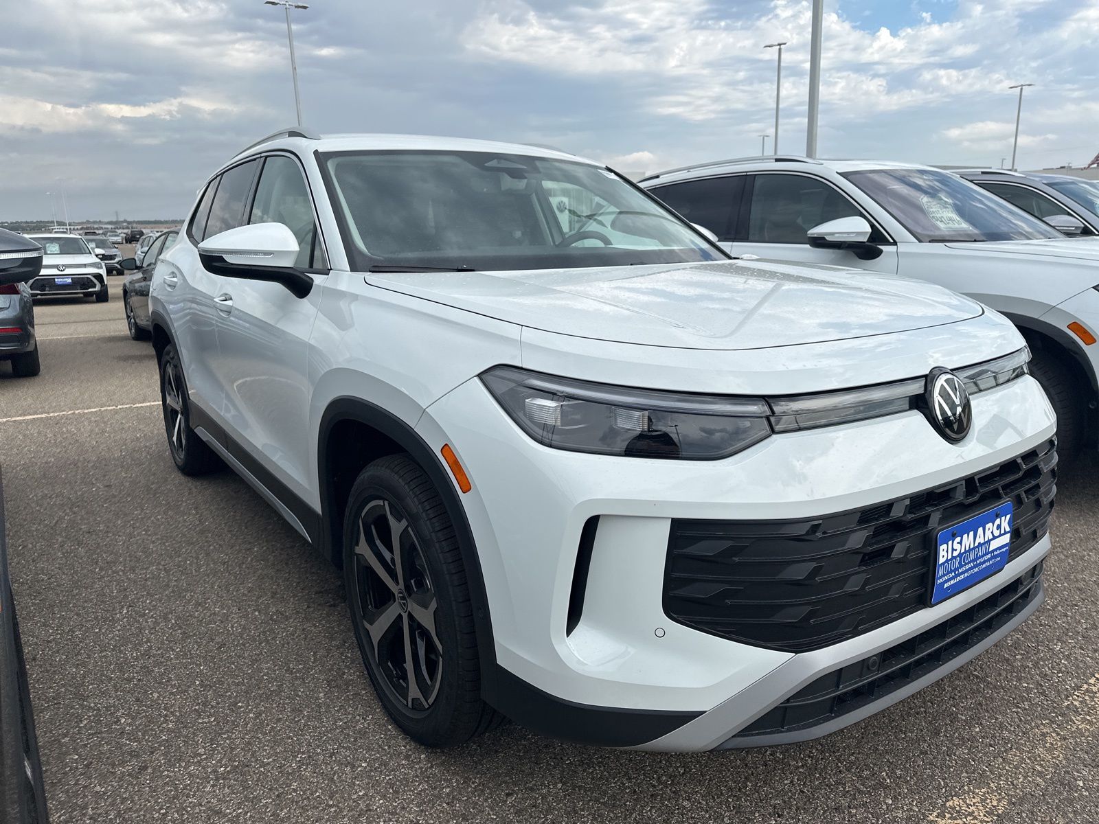 2025 Volkswagen Tiguan SE photo 3