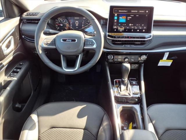 2025 Jeep Compass Latitude photo 2