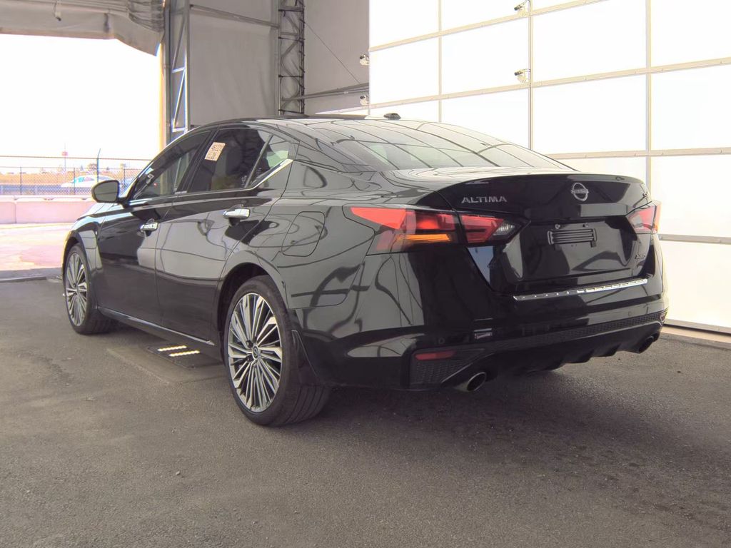 2023 Nissan Altima 2.5 SL photo 3