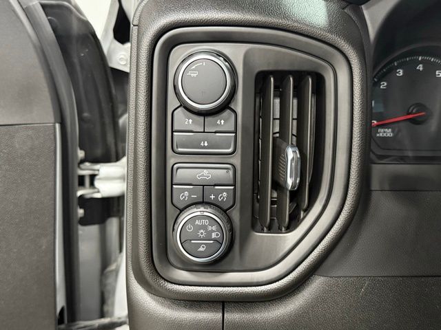2022 Chevrolet Silverado 2500HD Custom photo 11