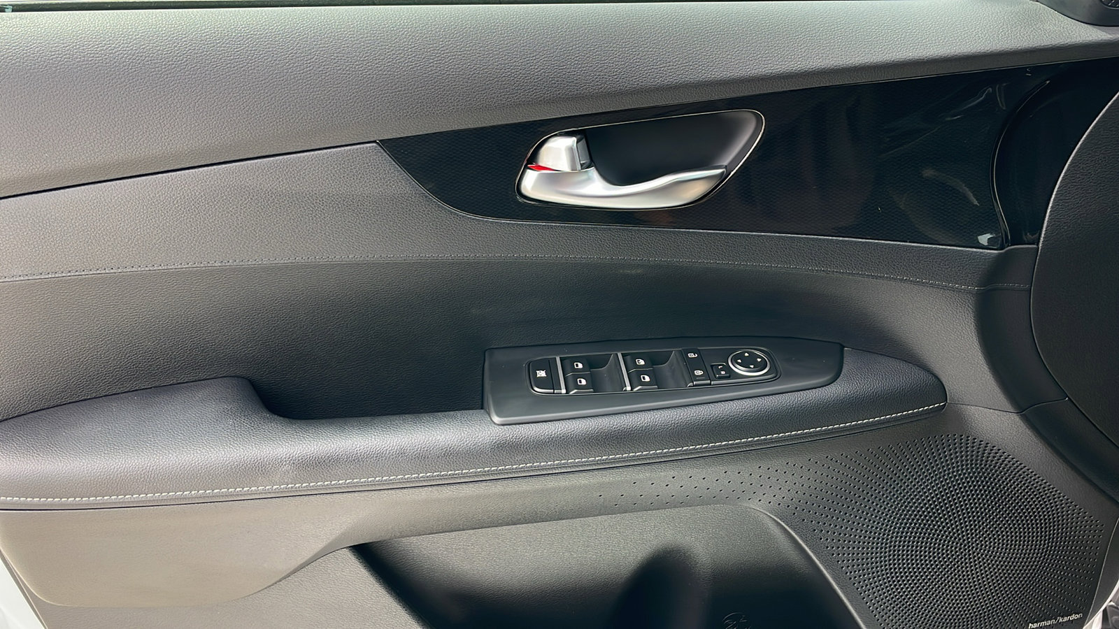 2022 Kia Forte GT-Line photo 22
