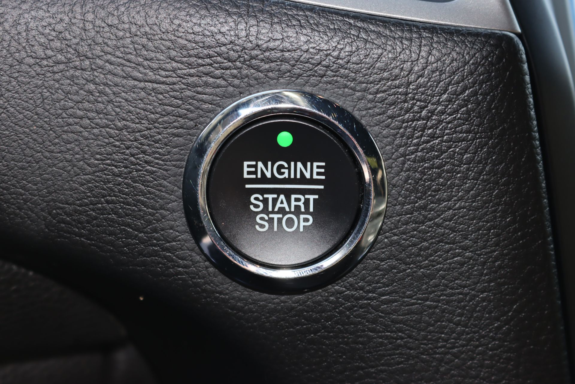 2022 Ford Edge ST photo 9