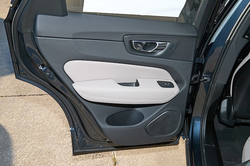 2026 VOLVO XC60 - Image 16