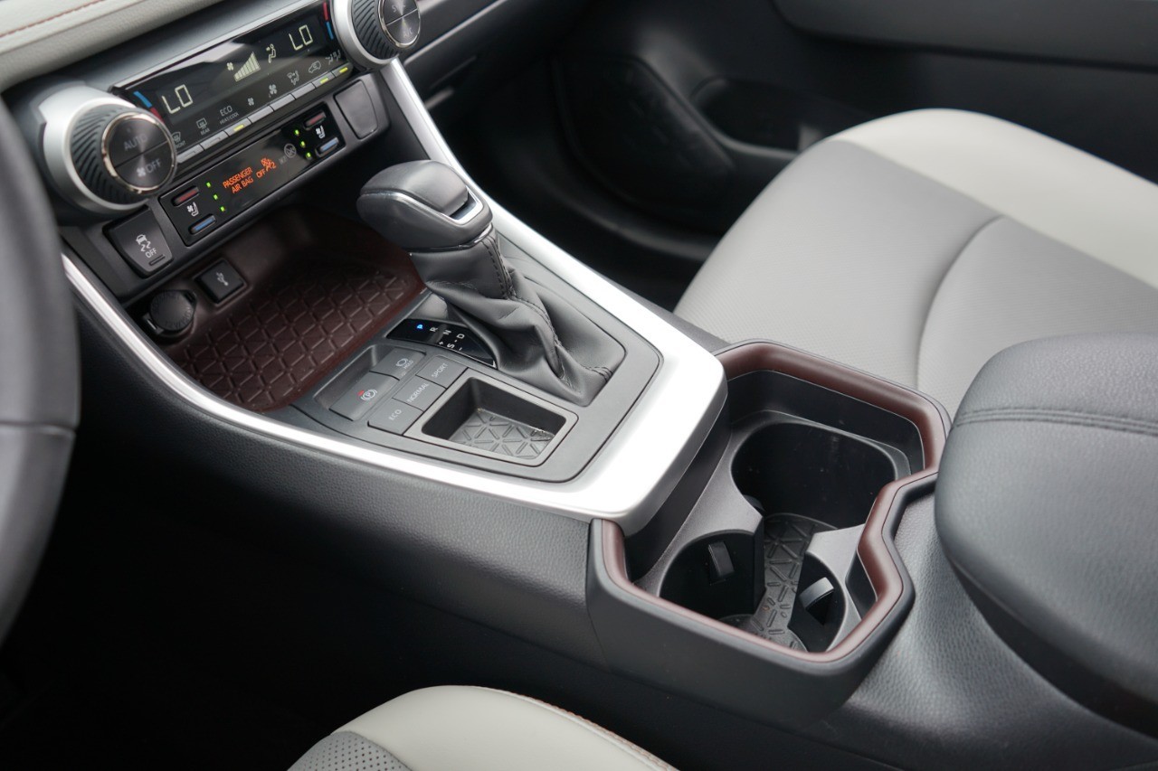 2021 Toyota RAV4 Limited photo 14