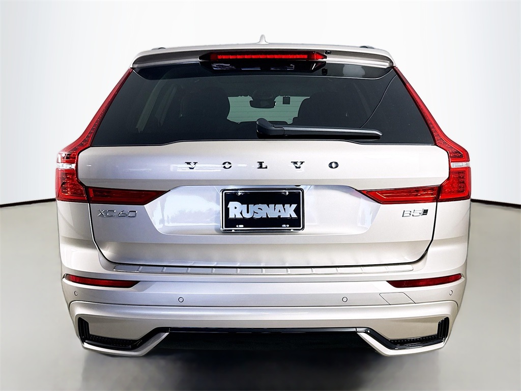 2025 Volvo XC60 B5 Core photo 6