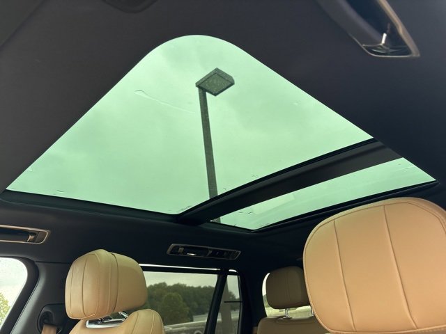 2023 Land Rover Range Rover SE photo 5