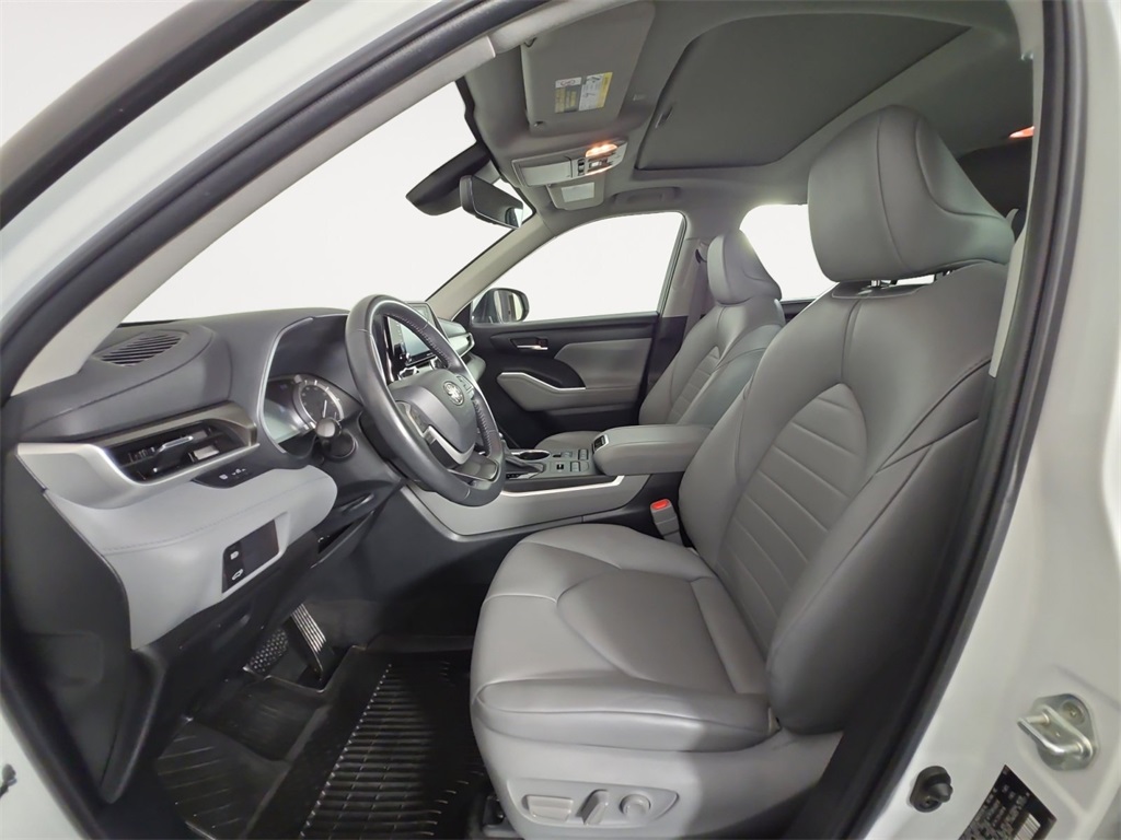 2022 Toyota Highlander XLE photo 9