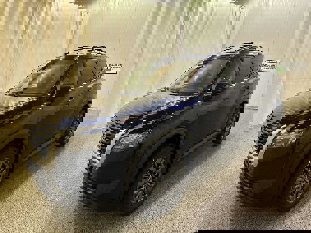 2025 Nissan Pathfinder SV photo 3