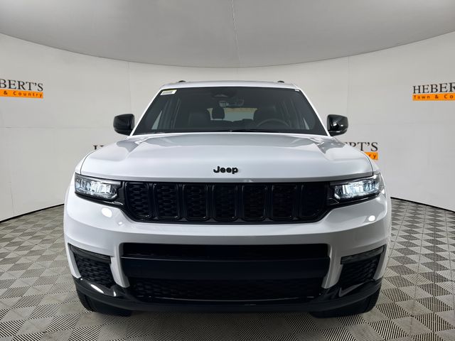2025 Jeep Grand Cherokee Limited photo 2