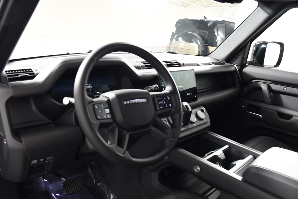 2025 Land Rover Defender 110 S photo 11
