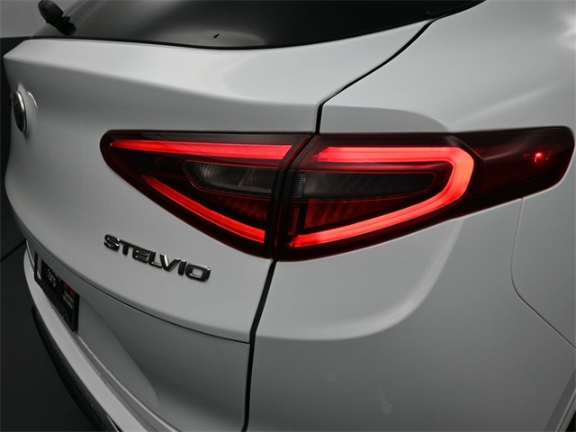 2022 Alfa Romeo Stelvio Ti Sport photo 38