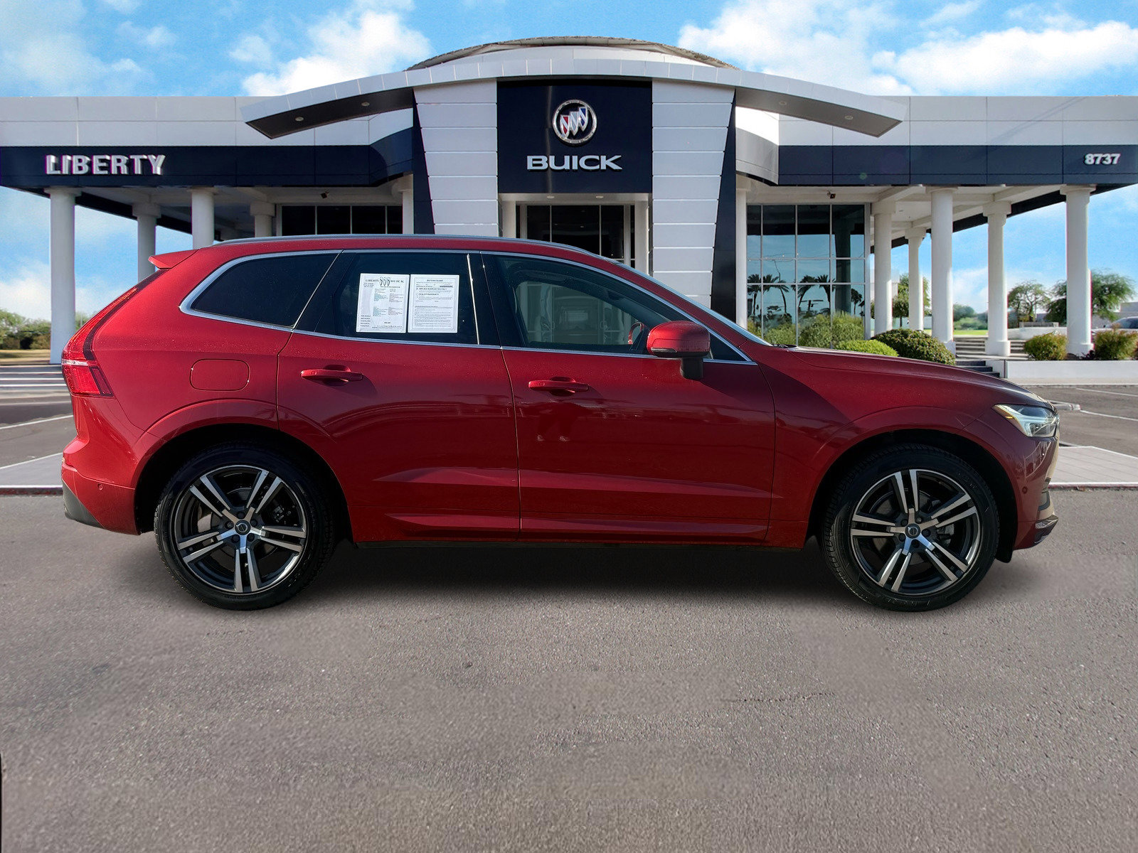 2019 Volvo XC60 Momentum photo 2