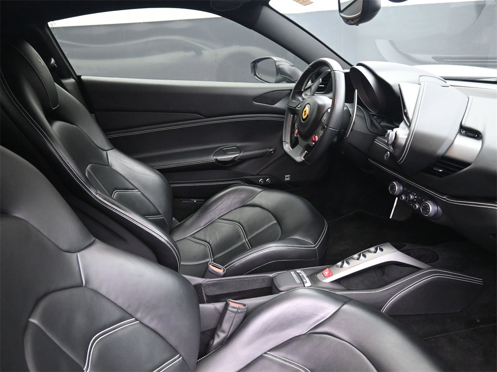 2016 Ferrari 488 GTB photo 2