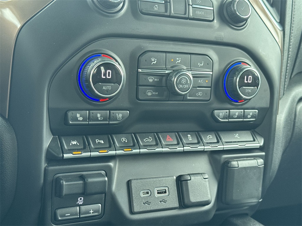 2021 Chevrolet Silverado 1500 High Country photo 21