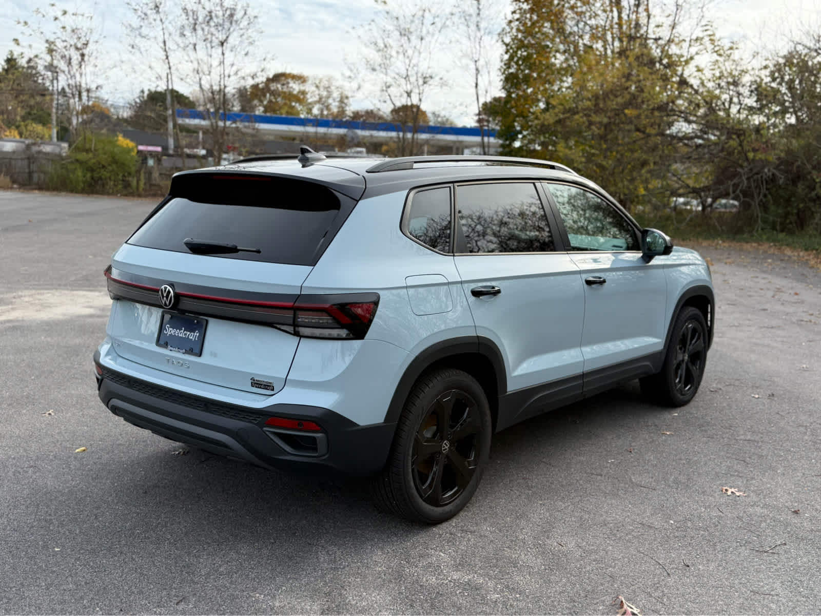 2025 Volkswagen Taos SE photo 2