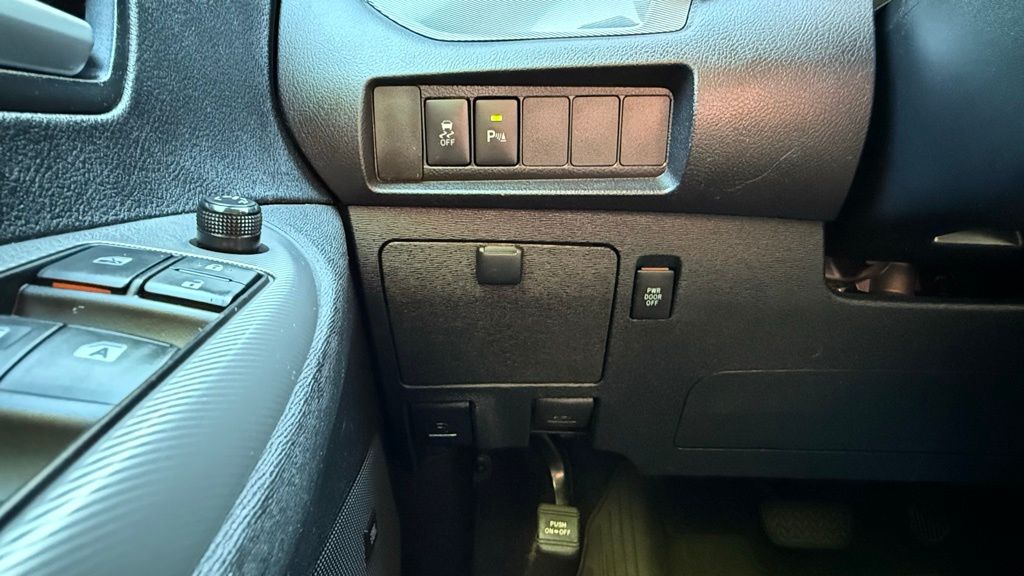 2020 Toyota Sienna SE Premium photo 25