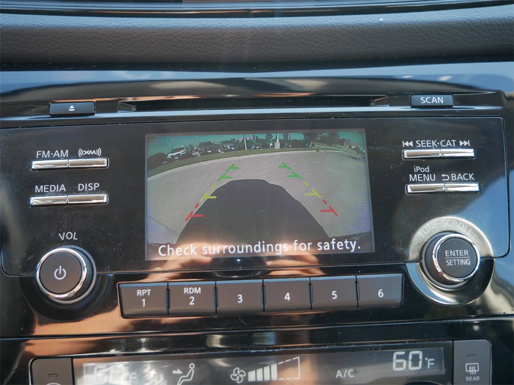 2017 Nissan Rogue SV photo 25