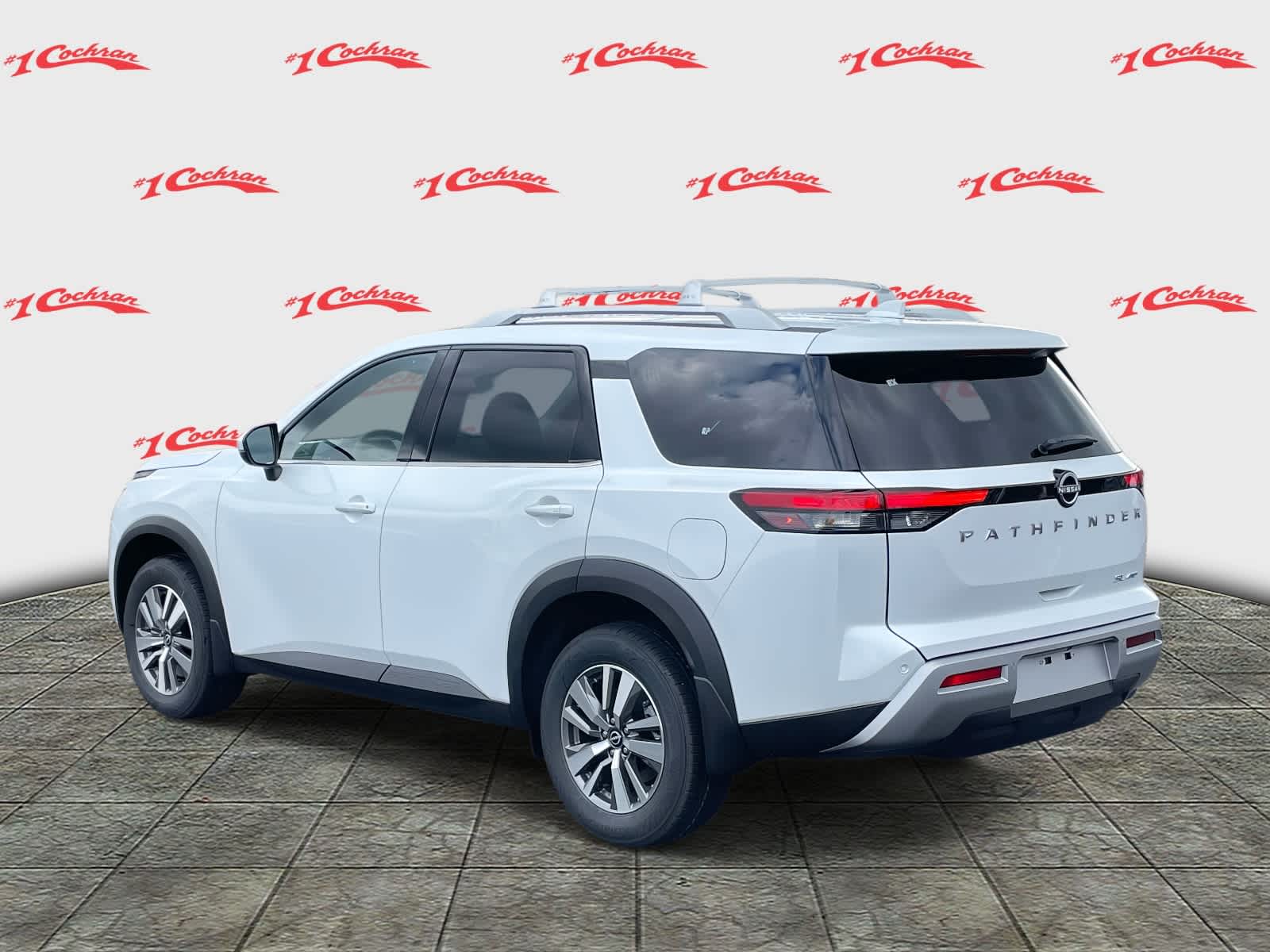 2025 Nissan Pathfinder SL photo 3