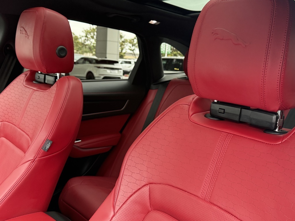 2025 Jaguar F-PACE P400 R-Dynamic S photo 15