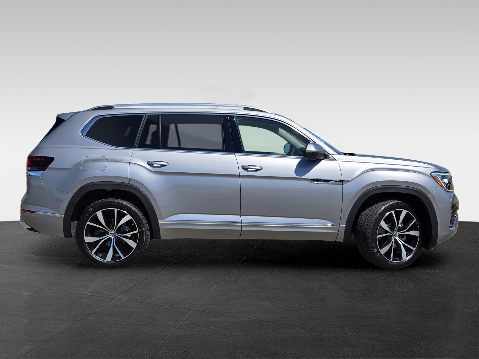 2025 Volkswagen Atlas SEL Premium R-Line photo 4