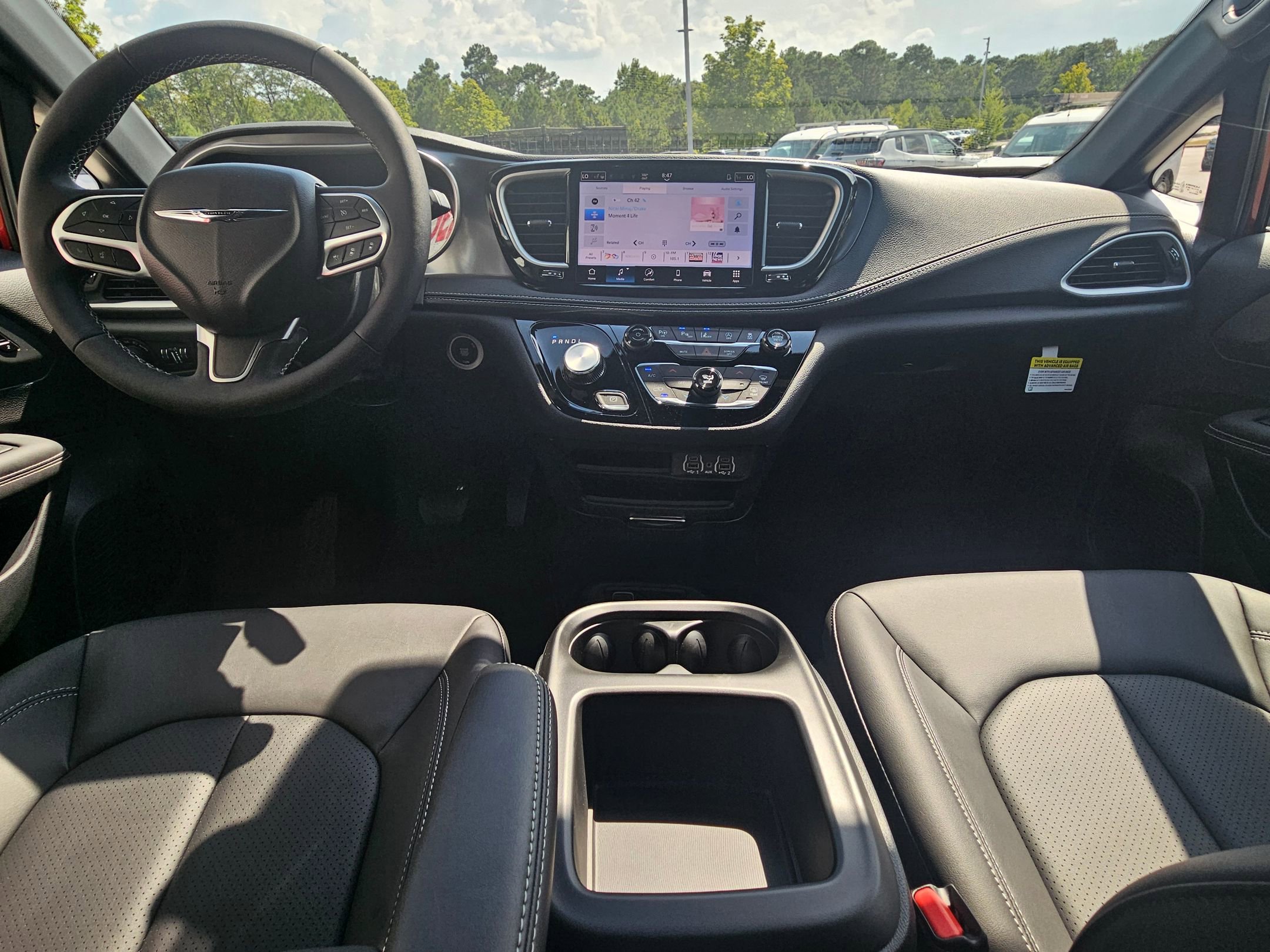2025 Chrysler Pacifica photo 9