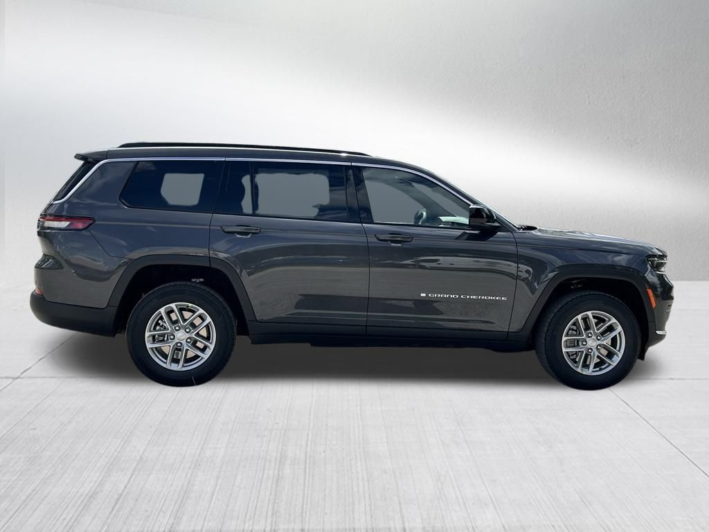 2025 Jeep Grand Cherokee Laredo X photo 3