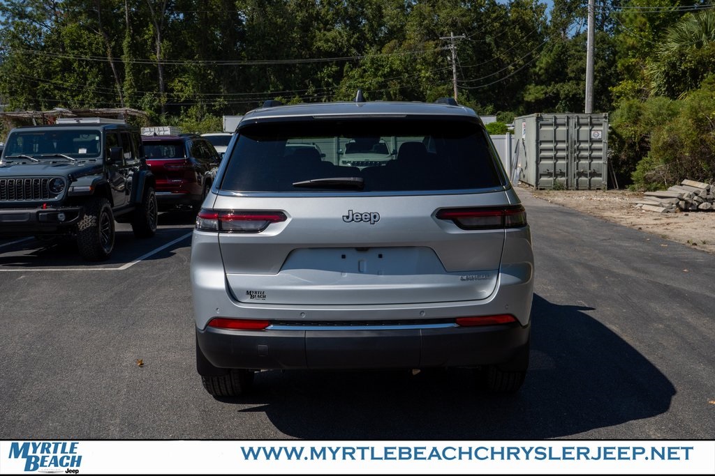 2025 Jeep Grand Cherokee Laredo X photo 3