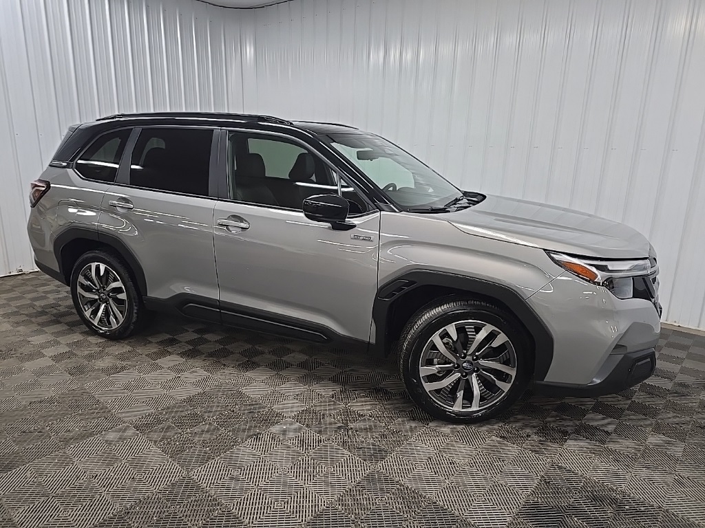 2025 Subaru Forester Touring's photo