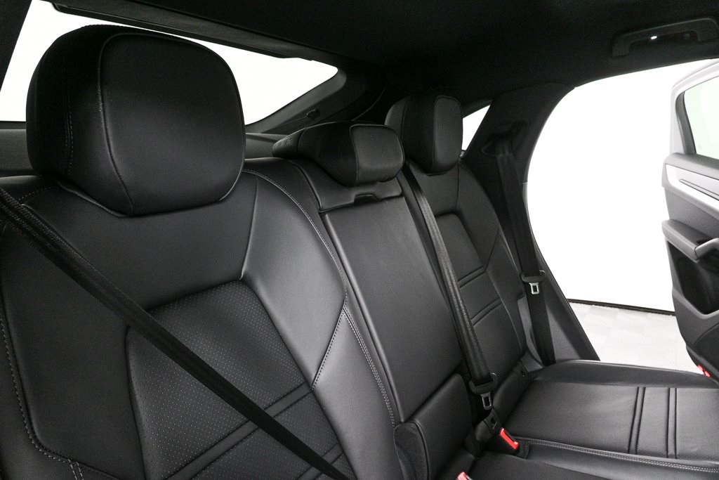 2026 Porsche Cayenne Coupe photo 21