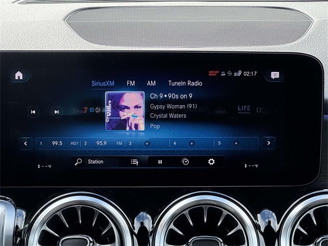 2023 Mercedes Benz GLB 250 4MATIC photo 3