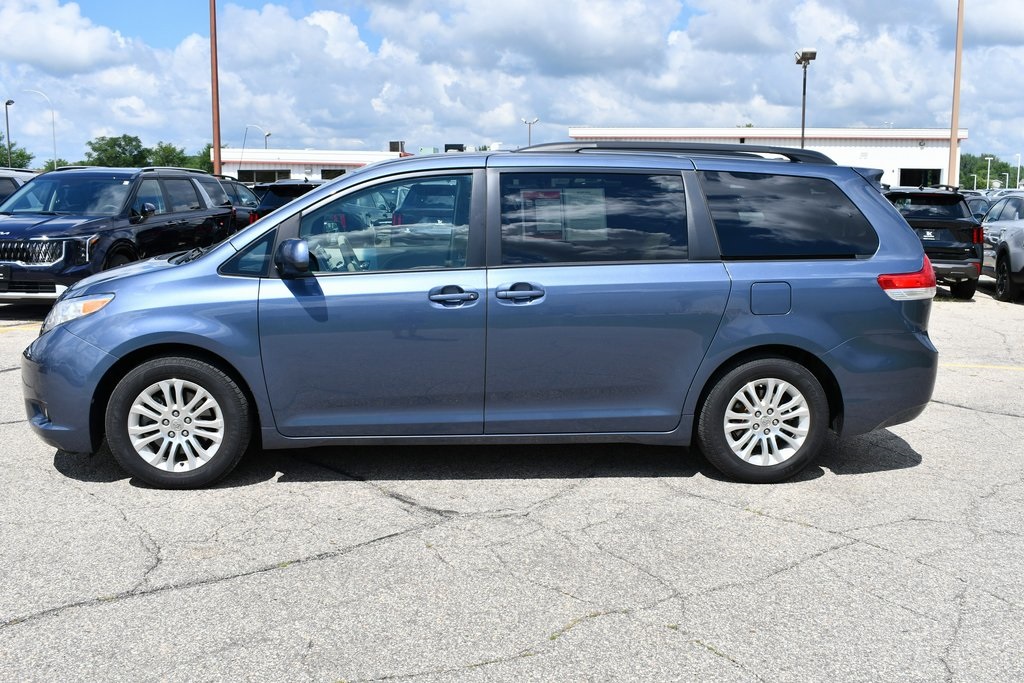 2014 Toyota Sienna XLE photo 4