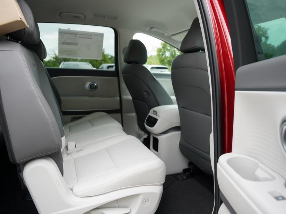2026 Hyundai Ioniq SEL photo 11