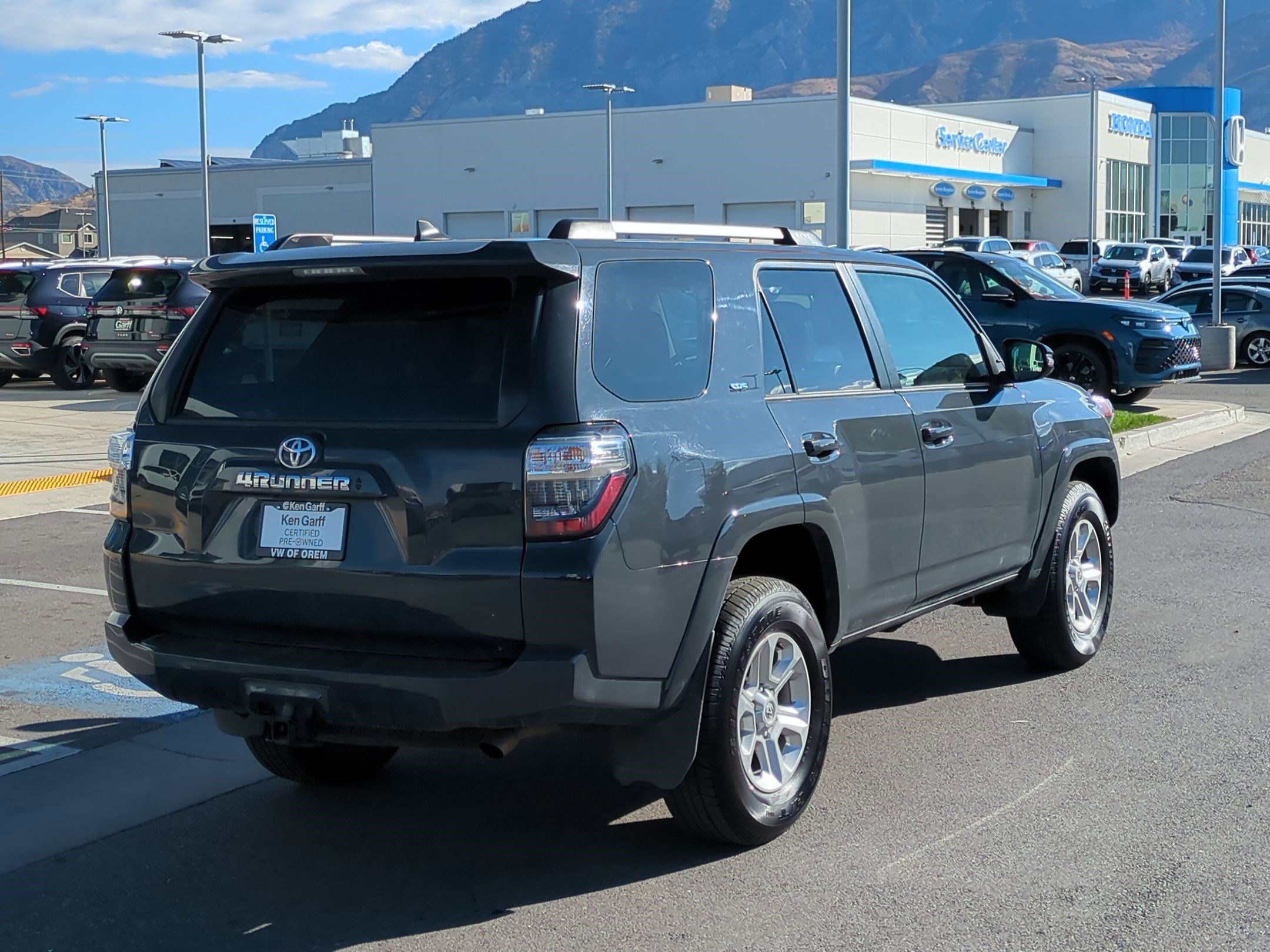2024 Toyota 4Runner SR5 Premium photo 3