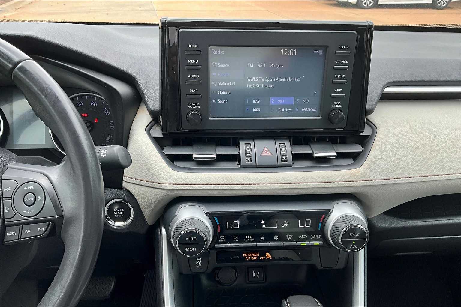 2019 Toyota RAV4 XLE Premium photo 3