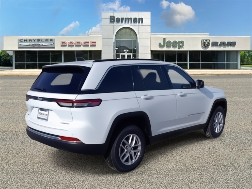 2025 Jeep Grand Cherokee Laredo photo 3