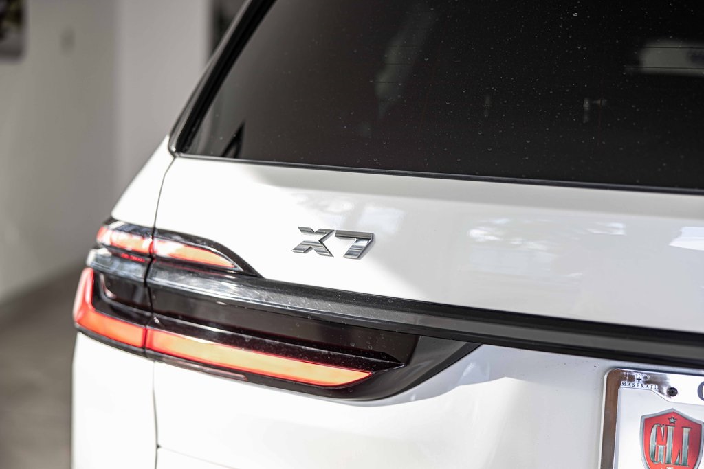 2025 BMW X7 - Image 16