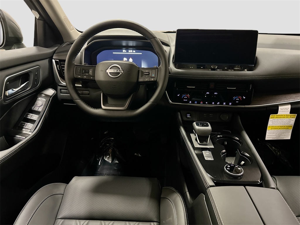 2026 Nissan Rogue Platinum photo 2