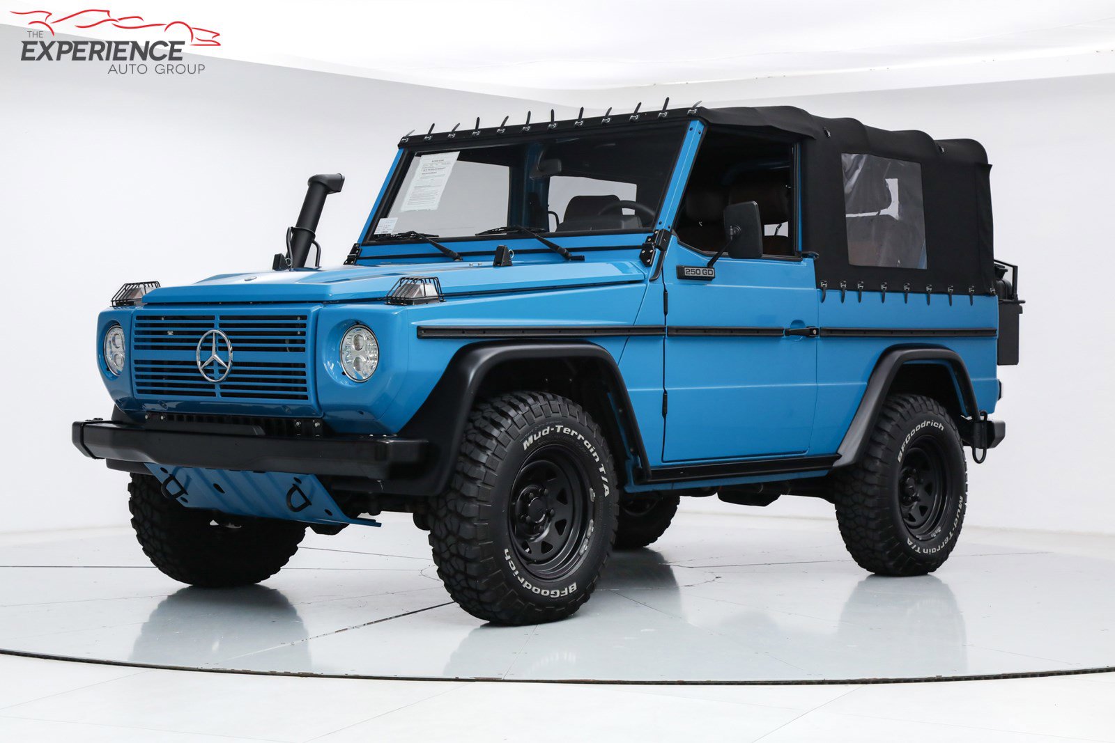Used 1992 Blue Mercedes-Benz image 1