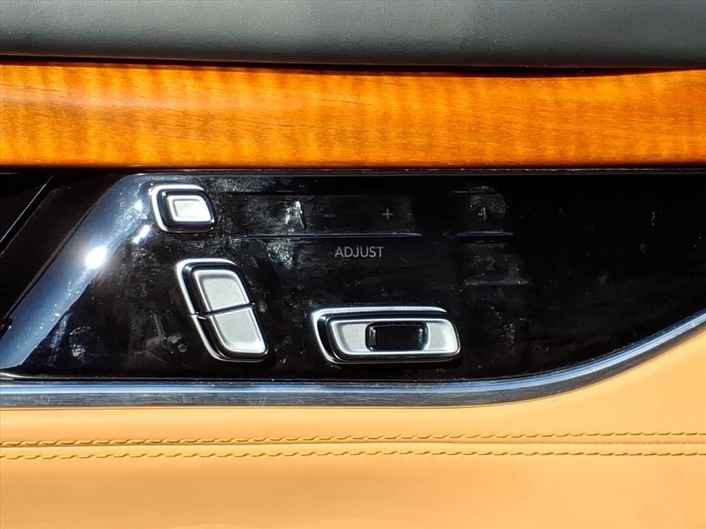 2022 Jeep Grand Wagoneer III photo 4