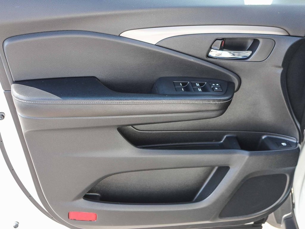 2018 Honda Ridgeline RTL-T photo 18